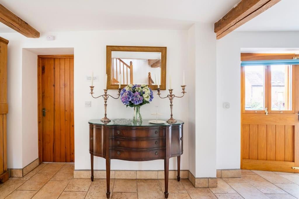 Coach House - Detached Cottage Within 135 Acres Бромярд Екстериор снимка