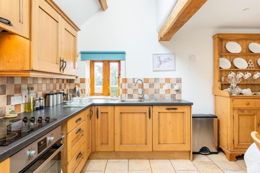 Coach House - Detached Cottage Within 135 Acres Бромярд Екстериор снимка