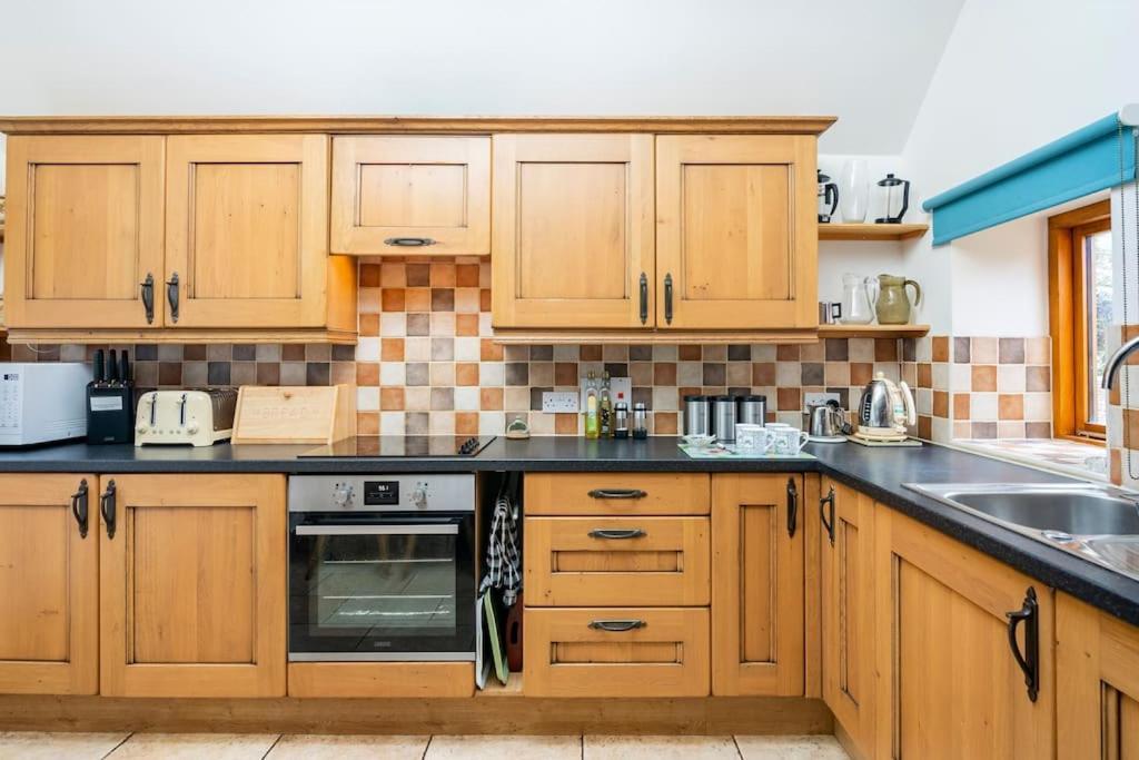 Coach House - Detached Cottage Within 135 Acres Бромярд Екстериор снимка